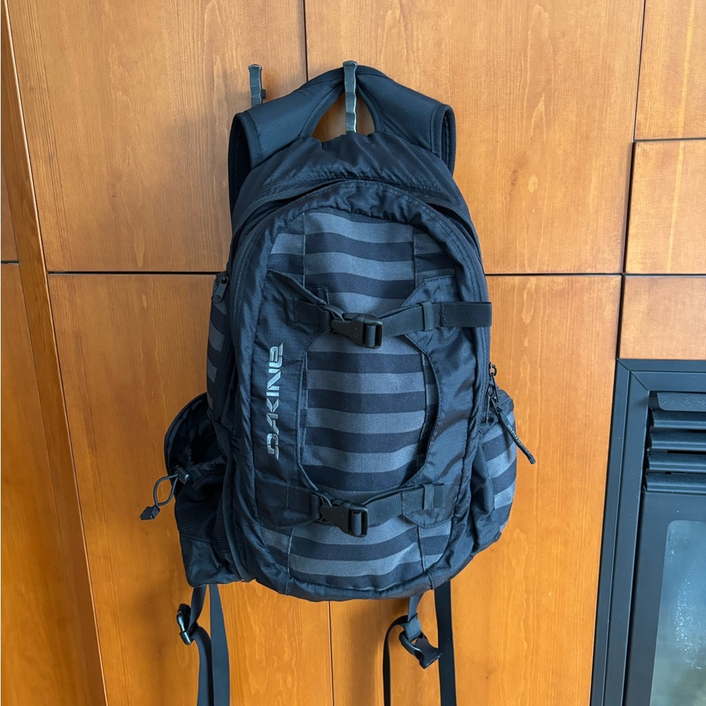 Dakine Mission 25L Backpack with Padded Straps with sternum and belt